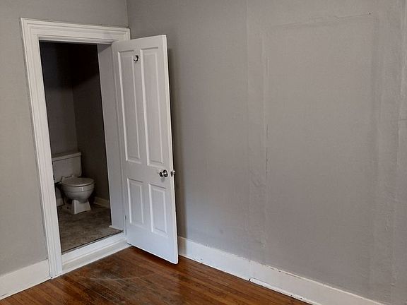4th image of 401 S Race St #1