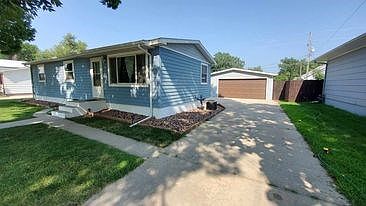 4th image of 521 Sherman Ave