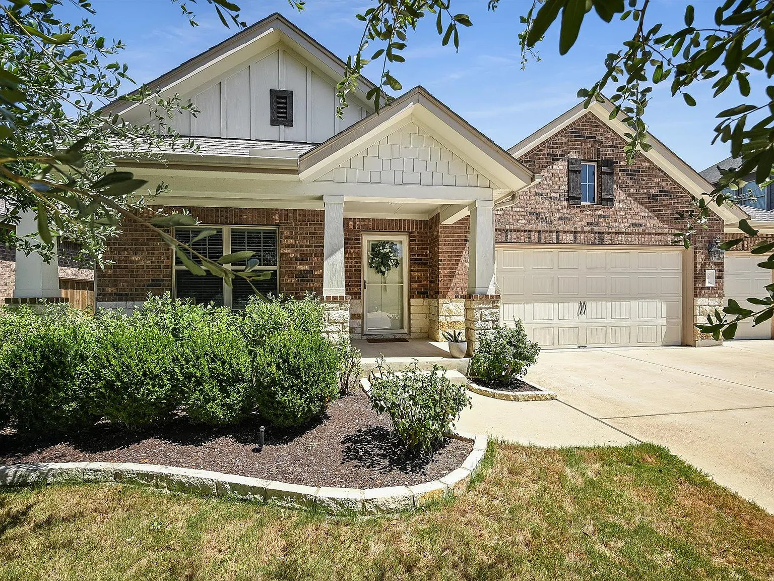 3 bed, 2.5 bath, 2232 sqft, $2,800 — Photo 1