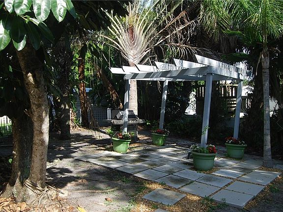 3rd image of 2338 Saint Andrews Cir