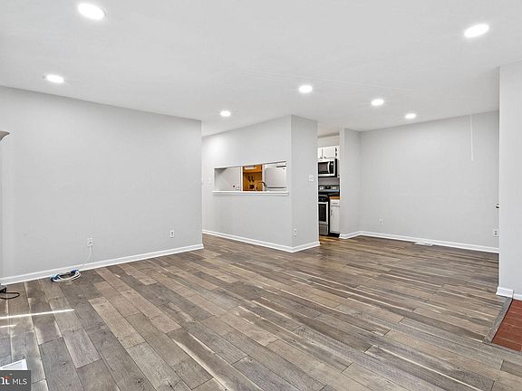 3rd image of 1505 Woodhollow Dr