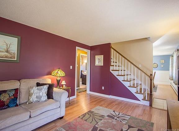 4th image of 161 Peck Ln