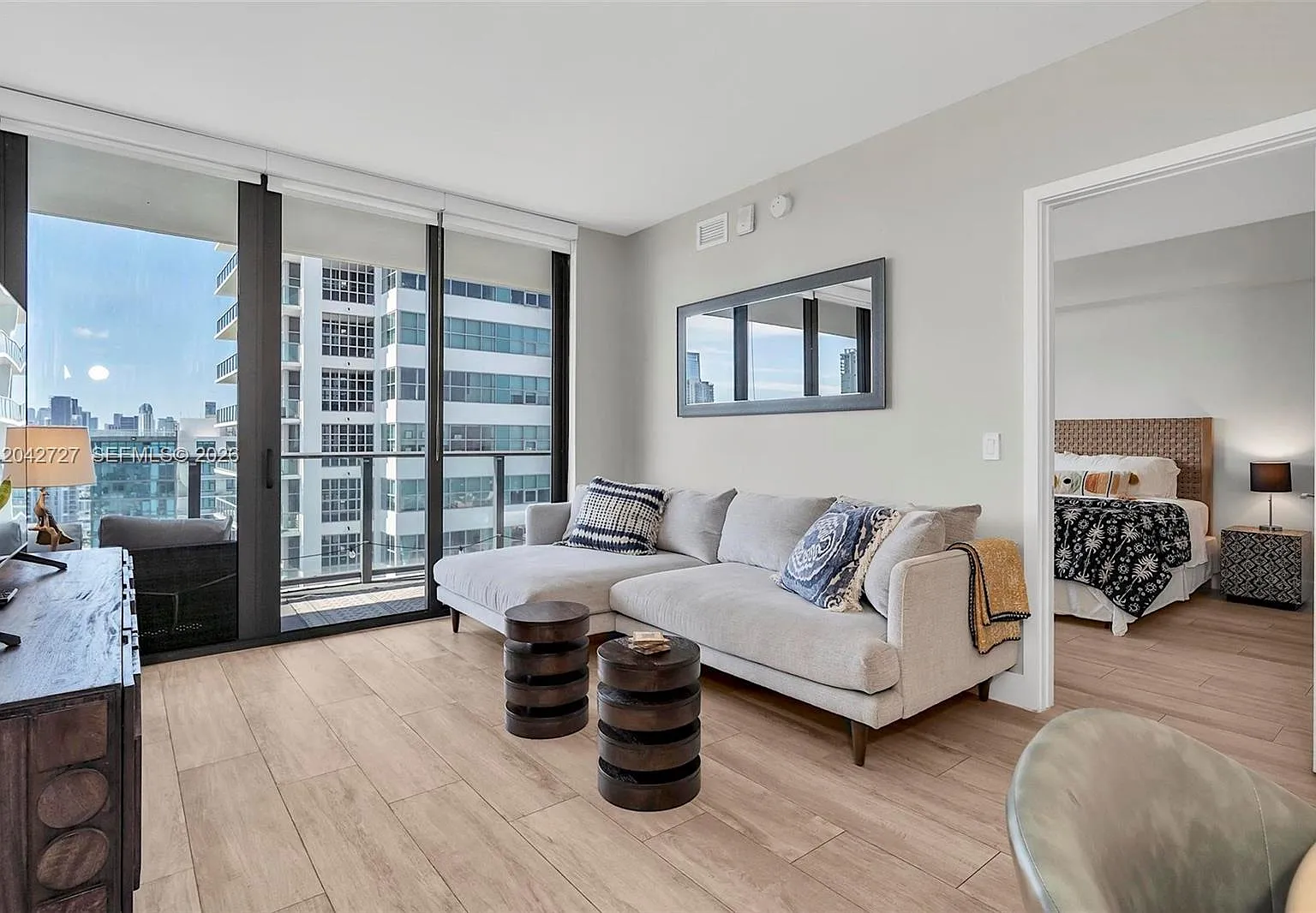 2 bed, 1045 sqft, $6,500 — Photo 1