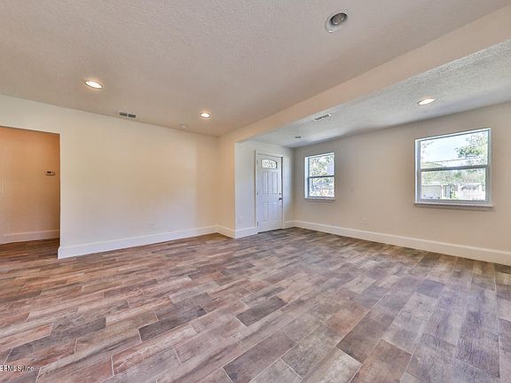 5th image of 4202 Quincy St