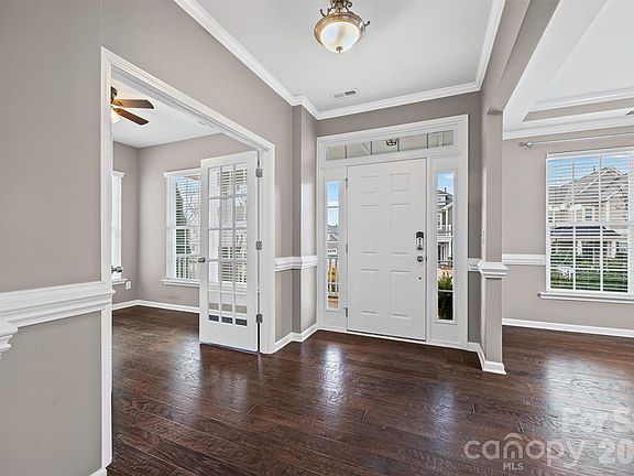 4th image of 6179 Cloverdale Dr