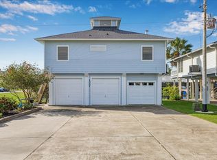 1007 Tiki Dr, Tiki Island, TX 77554