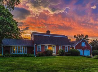 1 Willow Ln, Cumberland, ME 04021