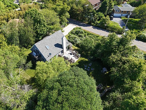 2nd image of 144 Greenwich St