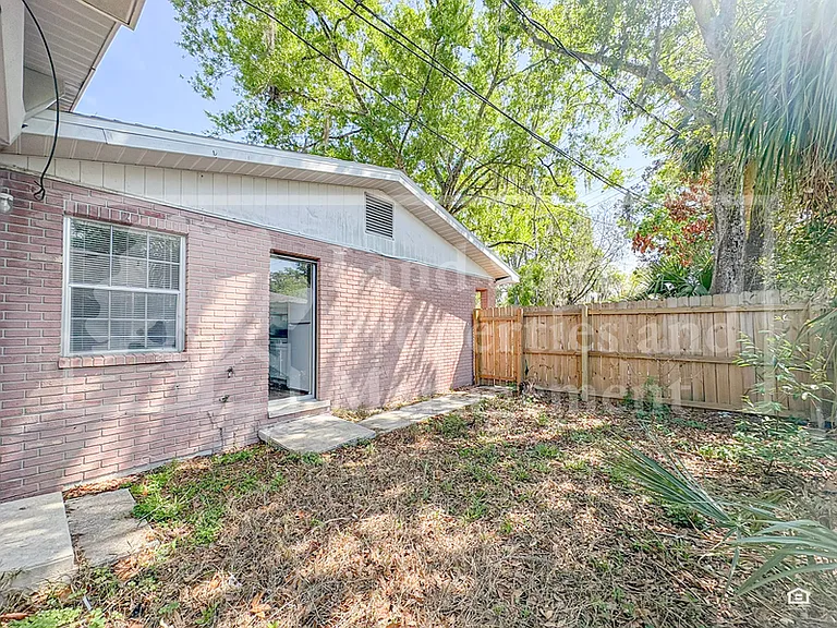 420 Allamanda Dr — Photo 16