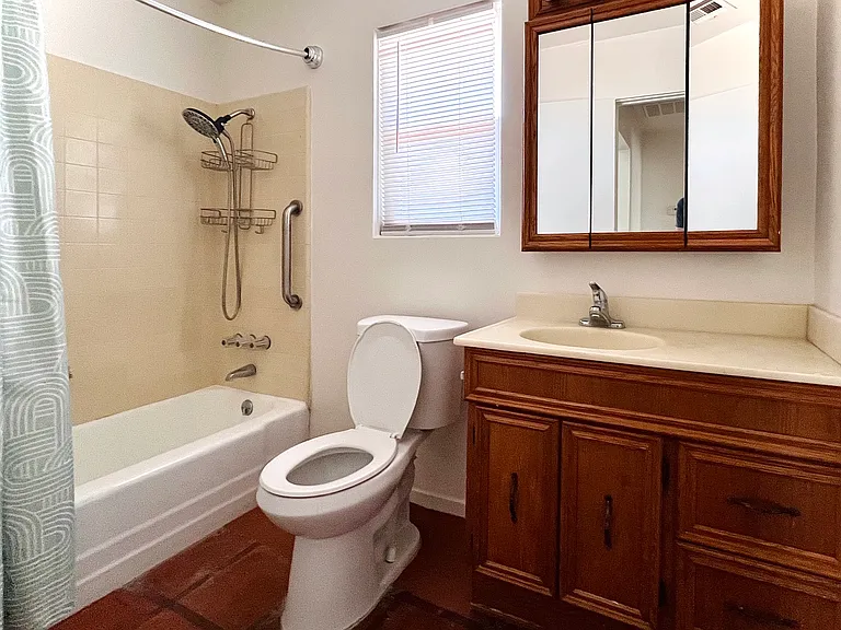 561 S Highland Dr #4 — Photo 9