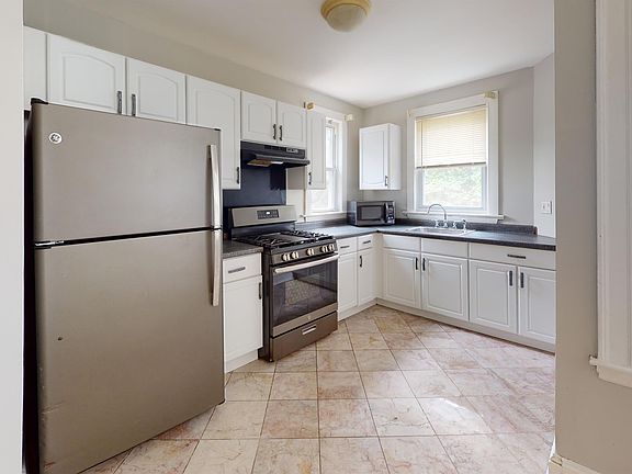 2nd image of 27 Greenhood St #2