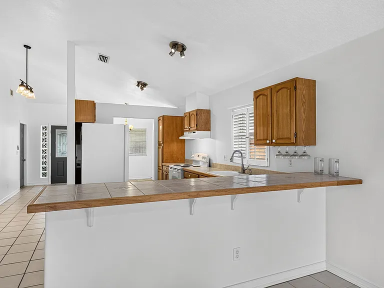 3105 Saint Clair Ave — Photo 9