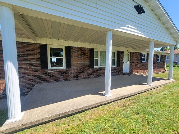 3rd image of 210 Brockett St