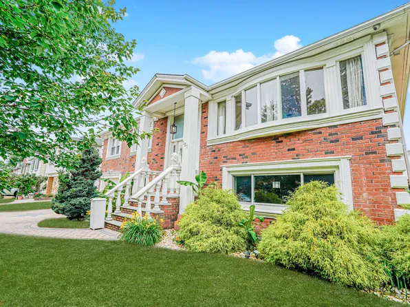 161 Ravenhurst Avenue 1 image 2 of 35