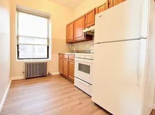 22-69 42nd St #3RR, Astoria, NY 11105