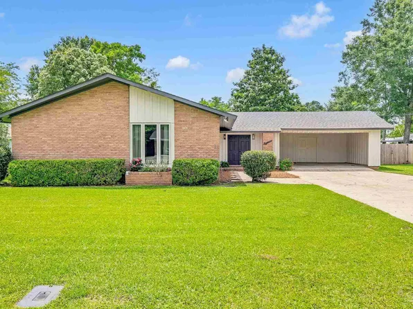 18 Rollins Pl, Atmore, AL 36502