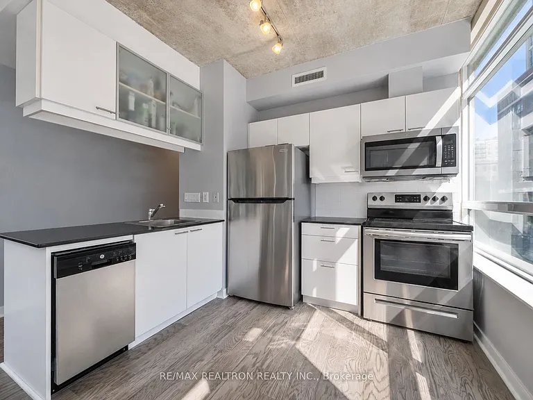218 King St E #320 — Photo 14