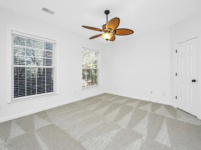 1476 Belcourt Ln — Photo 16