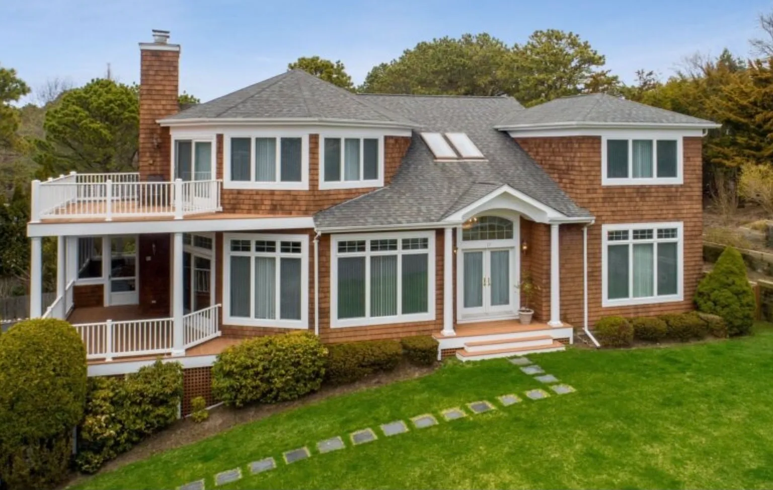 Oceanview Charm 1.5 miles from Shinnecock Hills golf course — Photo 1