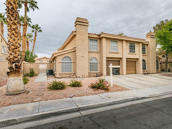 3rd image of 2810 Briar Knoll Dr