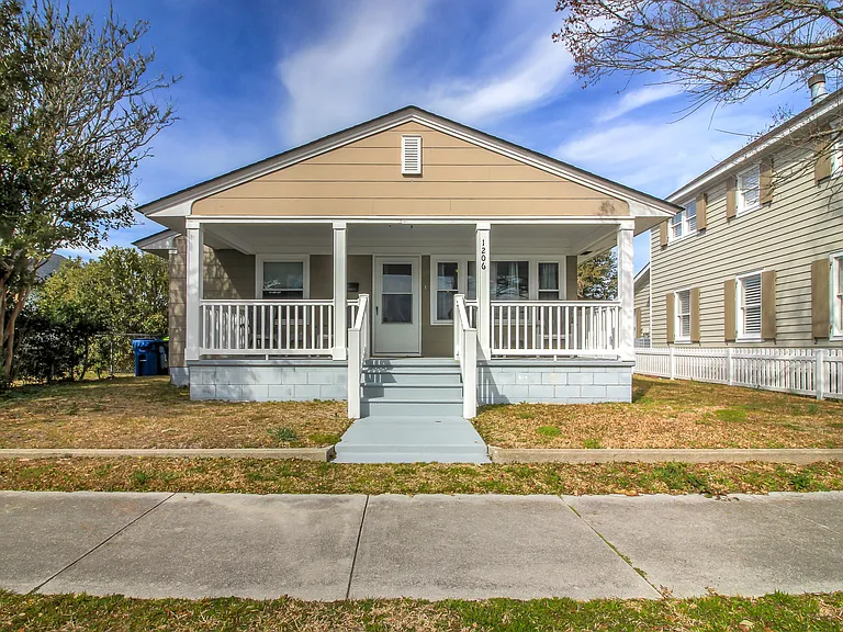 1206 Shepard St — Photo 1