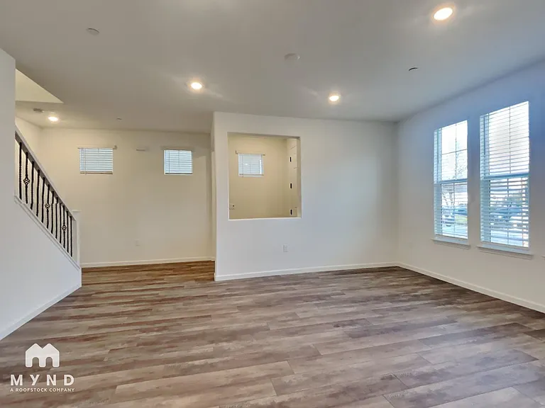 1688 Matmor Rd — Photo 2