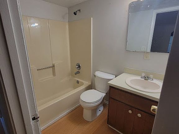 4th image of 2045 Lee Road 235 APT F1