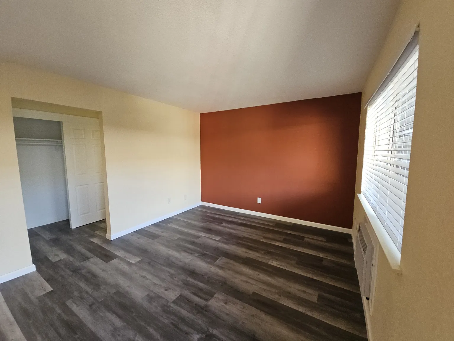 Jasmine Apartments - 1250-13 FR — Photo 3