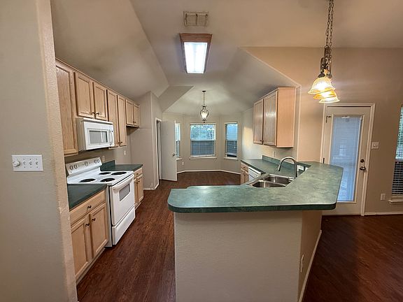 4th image of 960 Jockey Club Ln