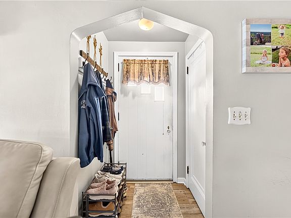 5th image of 4427 Elizabeth St