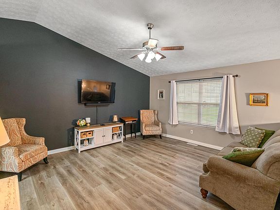3rd image of 8 S Bellewood Ct