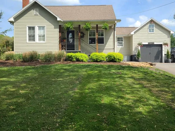 933 Shepherds Pl, Galax, VA 24333