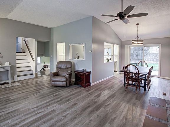 5th image of 24799 Mitchell Dr