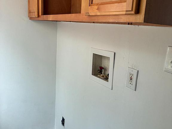 4th image of 2335 Turner St