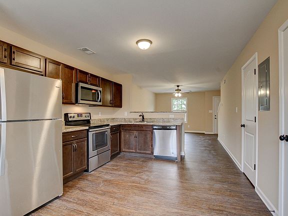 5th image of 234 Fairview Ln #D