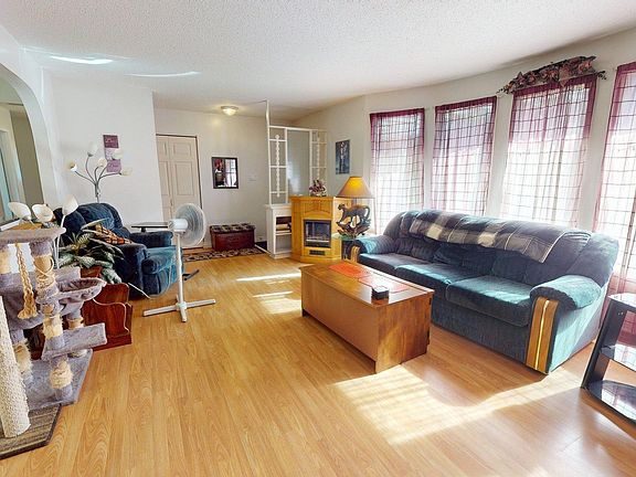 3rd image of 43 Huron Dr