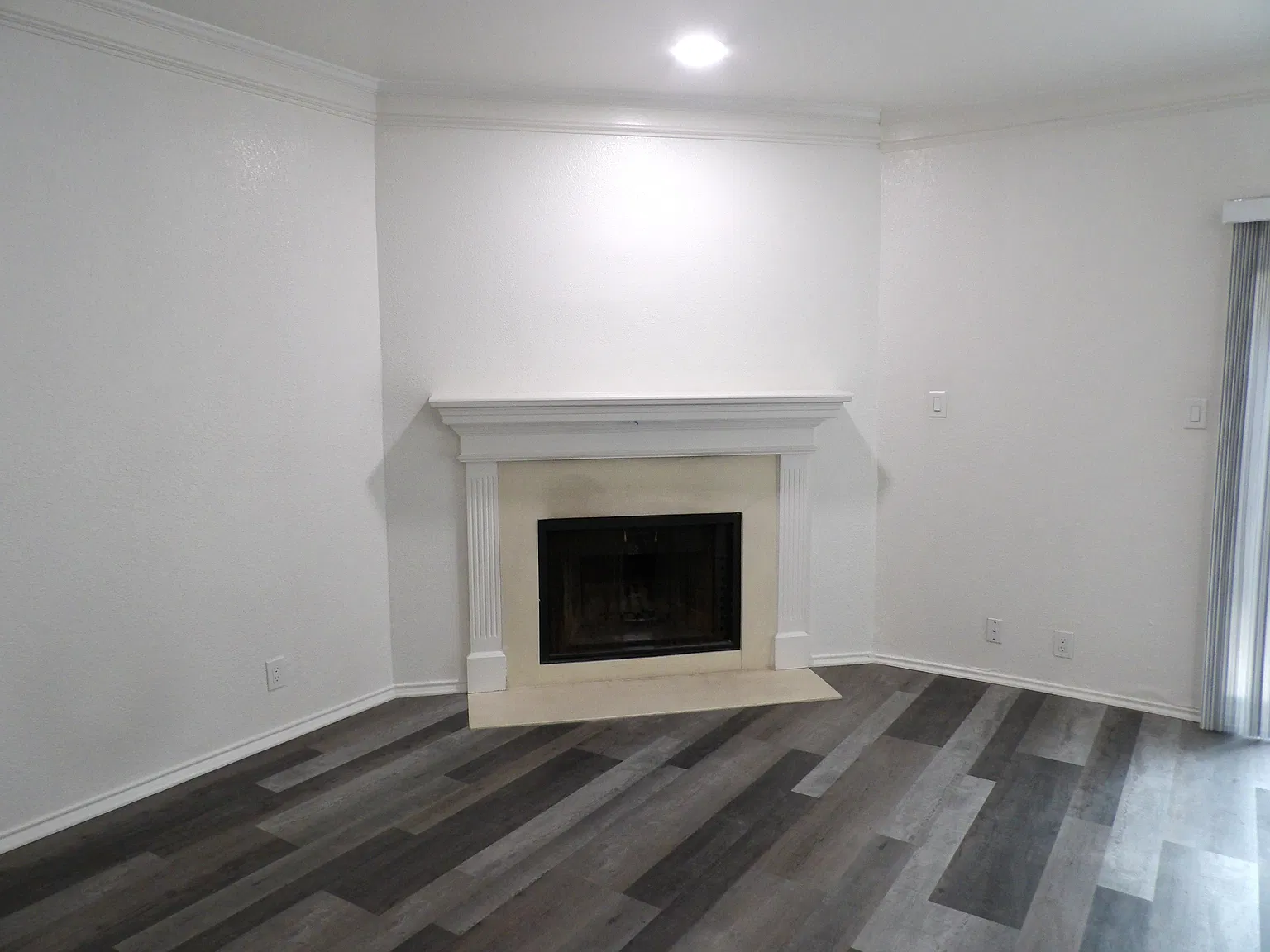 2 bed, 1.5 bath, 938 sqft, $2,400 — Photo 3