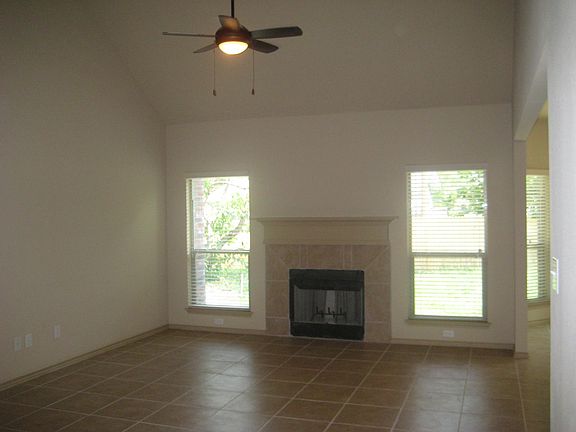 2nd image of 1909 Hawthorne Ln