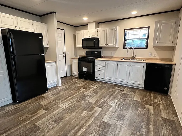 25214 Gratiot Ave #141 — Photo 2