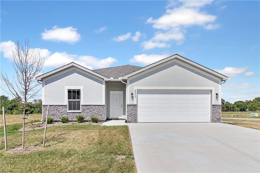 2204 Crestview Ct, Raymore, MO 64083 MLS 2444072 Zillow