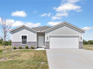 2204 Crestview Ct, Raymore, MO 64083