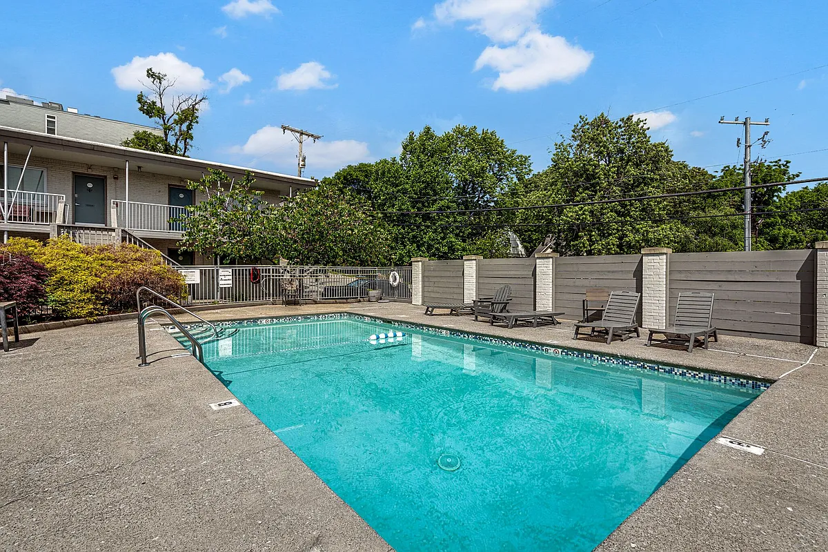 Building Photo - 801 Hillview Hts