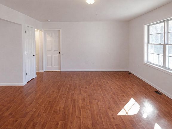 3rd image of 22970 Upland Dr