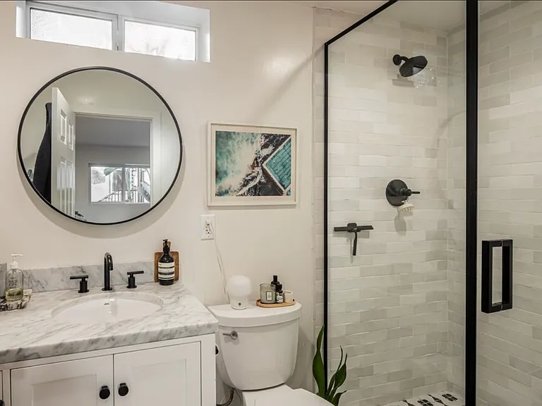 2641 Military Ave — Photo 5
