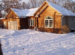 10506 Southern Oaks Dr, Lakeville, MN 55044