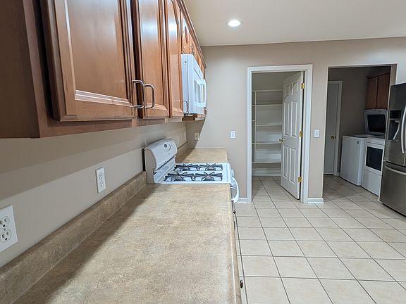 4th image of 204 Harrison St