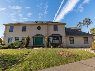 1828 Saxon Ln, Maple Glen, PA 19002