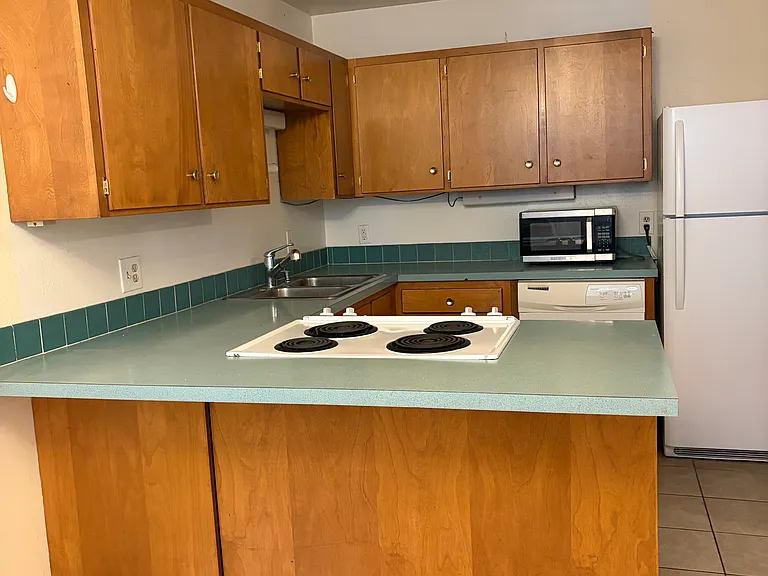 3626 Broadway St #6 — Photo 5