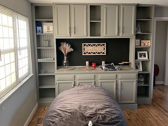 5th image of 3817 E Point Dr