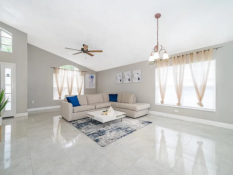 207 Langham Dr — Photo 6